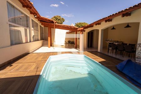 Casa para alugar com 430m², 4 quartos e 3 vagas Casa para alugar com 430m², 4 quartos e 3 vagasPiscina