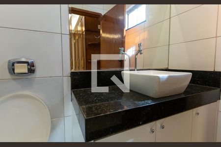 Casa para alugar com 430m², 4 quartos e 3 vagas Casa para alugar com 430m², 4 quartos e 3 vagasBanheiro da Suíte 1