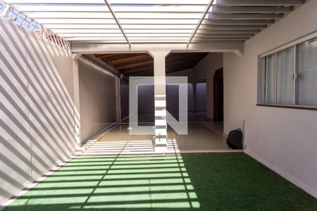 Casa para alugar com 430m², 4 quartos e 3 vagas Casa para alugar com 430m², 4 quartos e 3 vagasQuintal