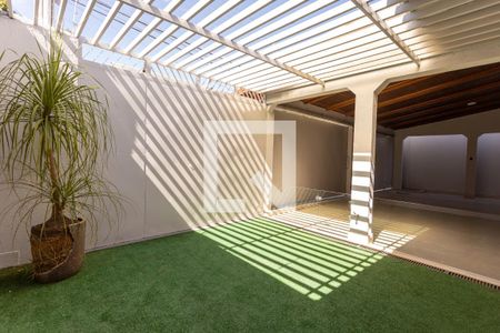 Casa para alugar com 430m², 4 quartos e 3 vagas Casa para alugar com 430m², 4 quartos e 3 vagasQuintal