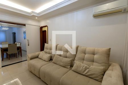 Casa para alugar com 430m², 4 quartos e 3 vagas Casa para alugar com 430m², 4 quartos e 3 vagasSala de TV 1