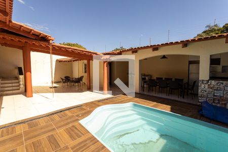 Casa para alugar com 430m², 4 quartos e 3 vagas Casa para alugar com 430m², 4 quartos e 3 vagasPiscina
