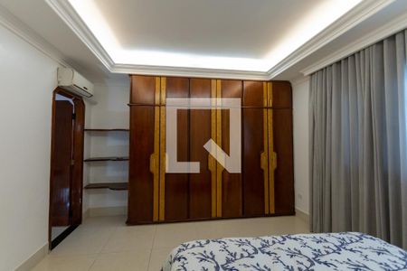 Casa para alugar com 430m², 4 quartos e 3 vagas Casa para alugar com 430m², 4 quartos e 3 vagasSuíte 1