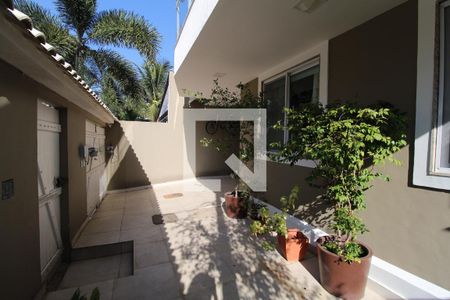 Casa à venda com 230m², 4 quartos e 2 vagasFrente