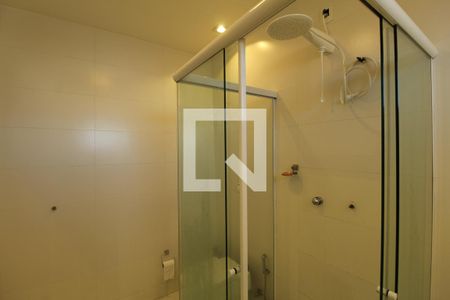 Casa à venda com 230m², 4 quartos e 2 vagasBanheiro - Suíte