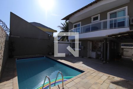 Casa à venda com 230m², 4 quartos e 2 vagasPiscina