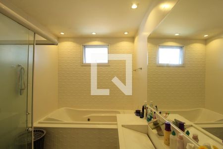 Casa à venda com 230m², 4 quartos e 2 vagasBanheiro - Suíte