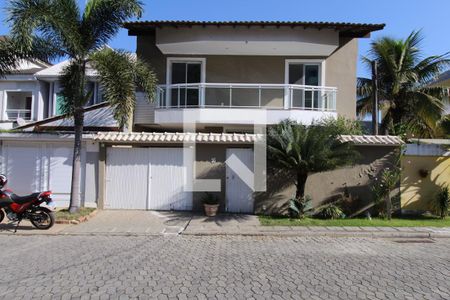 Casa à venda com 230m², 4 quartos e 2 vagasFachada