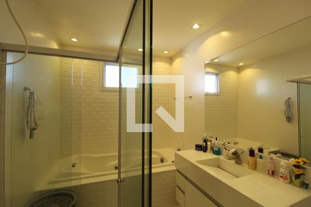 Casa à venda com 230m², 4 quartos e 2 vagasBanheiro - Suíte