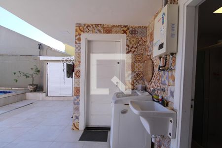 Casa à venda com 230m², 4 quartos e 2 vagasÁrea de Serviço