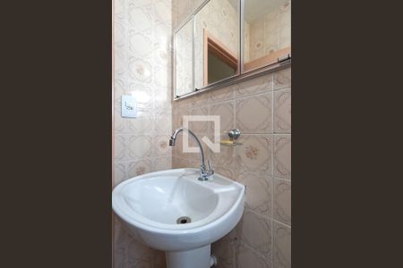Casa à venda com 200m², 3 quartos e 2 vagas Casa à venda com 200m², 3 quartos e 2 vagasBanheiro 1