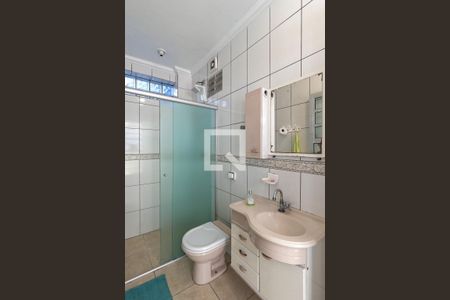 Casa à venda com 200m², 3 quartos e 2 vagas Casa à venda com 200m², 3 quartos e 2 vagasBanheiro da Suíte