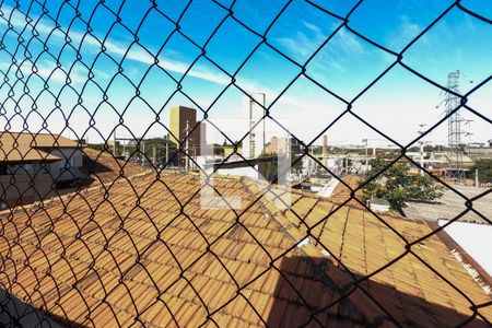 Casa à venda com 200m², 3 quartos e 2 vagas Casa à venda com 200m², 3 quartos e 2 vagasVista da Área de Serviço 2