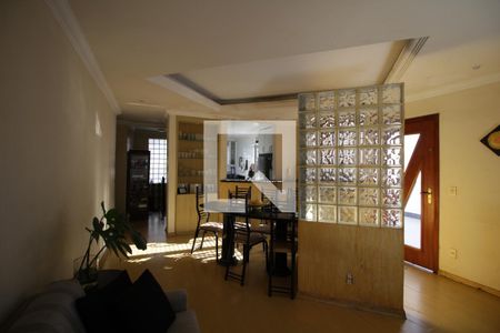 Sala de casa para alugar com 3 quartos, 150m² em Santa Amelia, Belo Horizonte