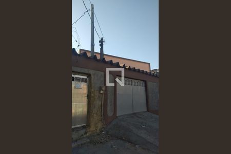 Casa para alugar com 80m², 3 quartos e 2 vagasFachada