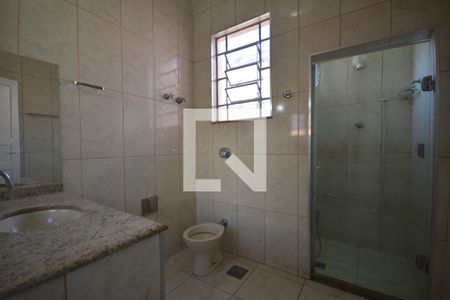 Casa para alugar com 80m², 3 quartos e 2 vagasBanheiro Social