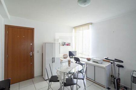 Sala  de apartamento para alugar com 2 quartos, 70m² em Itatiaia, Belo Horizonte