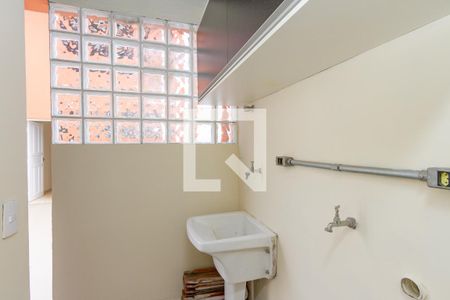 Casa à venda com 100m², 2 quartos e 2 vagasLavanderia