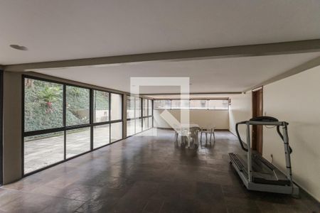 Apartamento à venda com 273m², 3 quartos e 2 vagas Apartamento à venda com 273m², 3 quartos e 2 vagasÁrea comum - Salão de festas