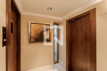 Apartamento à venda com 273m², 3 quartos e 2 vagas Apartamento à venda com 273m², 3 quartos e 2 vagasHall de Entrada