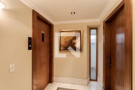 Apartamento à venda com 273m², 3 quartos e 2 vagas Apartamento à venda com 273m², 3 quartos e 2 vagasHall de Entrada