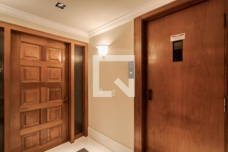 Apartamento à venda com 273m², 3 quartos e 2 vagas Apartamento à venda com 273m², 3 quartos e 2 vagasHall de Entrada