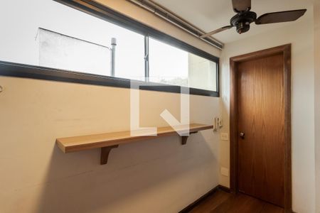 Apartamento à venda com 273m², 3 quartos e 2 vagas Apartamento à venda com 273m², 3 quartos e 2 vagasQuarto de Serviço