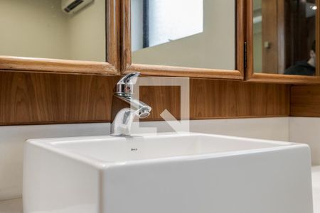 Apartamento à venda com 273m², 3 quartos e 2 vagas Apartamento à venda com 273m², 3 quartos e 2 vagasBanheiro da Suíte 2