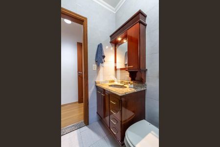 Casa à venda com 380m², 4 quartos e 5 vagasBanheiro da suíte 1