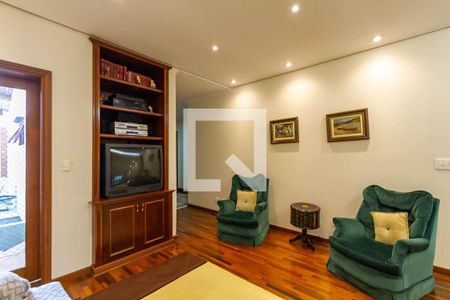 Casa à venda com 380m², 4 quartos e 5 vagasSala de TV