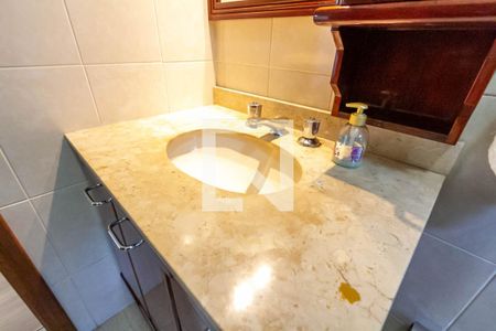 Casa à venda com 380m², 4 quartos e 5 vagasBanheiro da Suíte 2