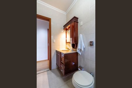 Casa à venda com 380m², 4 quartos e 5 vagasBanheiro da Suíte 2