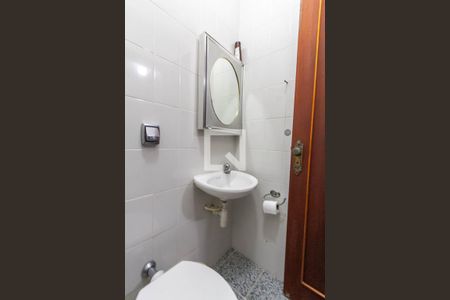 Casa à venda com 380m², 4 quartos e 5 vagasBanheiro de serviço