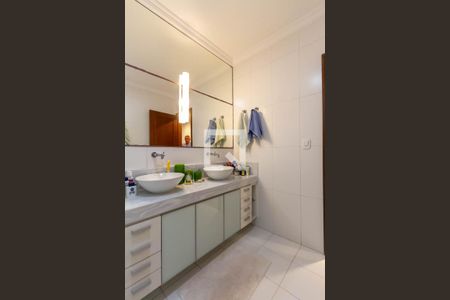 Casa à venda com 380m², 4 quartos e 5 vagasBanheiro da Suíte 3