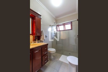 Casa à venda com 380m², 4 quartos e 5 vagasBanheiro da Suíte 2