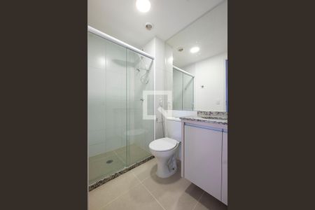 Banheiro de apartamento para alugar com 1 quarto, 27m² em Pinheiros, São Paulo