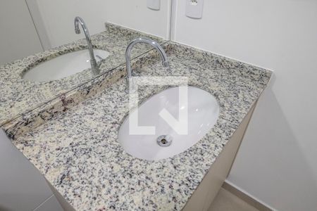 Banheiro de apartamento para alugar com 1 quarto, 27m² em Pinheiros, São Paulo