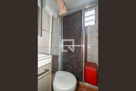 Banheiro de apartamento à venda com 2 quartos, 47m² em Rubem Berta, Porto Alegre