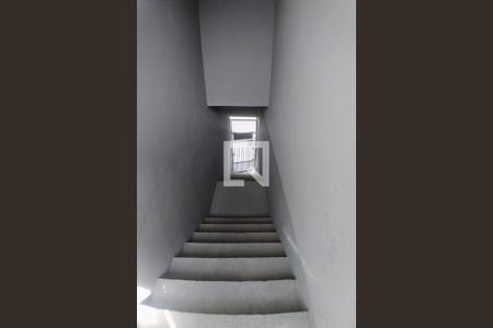 Casa para alugar com 75m², 2 quartos e sem vaga Casa para alugar com 75m², 2 quartos e sem vagaEscada