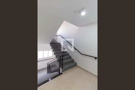 Apartamento à venda com 49m², 2 quartos e sem vaga Apartamento à venda com 49m², 2 quartos e sem vagaEscada