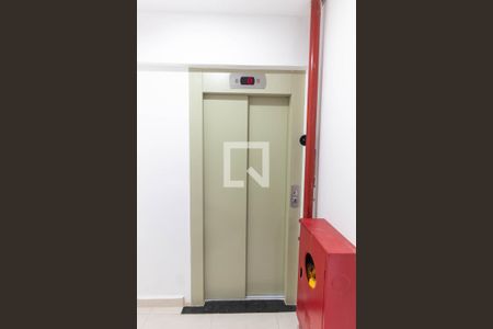 Apartamento à venda com 49m², 2 quartos e sem vaga Apartamento à venda com 49m², 2 quartos e sem vagaElevador