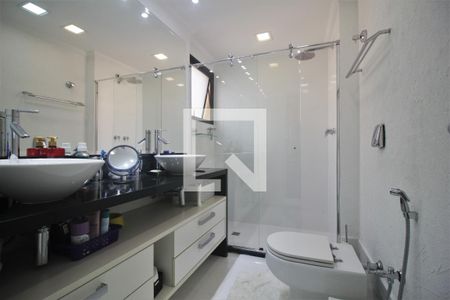 Apartamento à venda com 200m², 4 quartos e 4 vagasBanheiro da Suíte 2