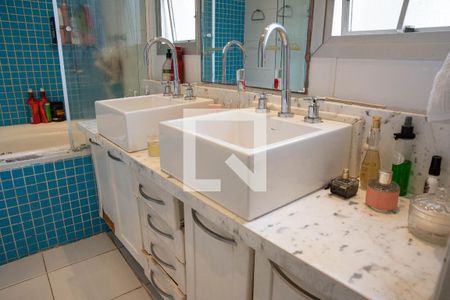 Apartamento à venda com 172m², 4 quartos e 2 vagasBanheiro da Suíte 3