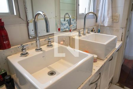 Apartamento à venda com 172m², 4 quartos e 2 vagasBanheiro da Suíte 3