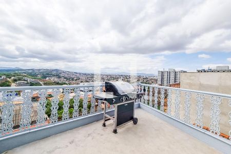 Casa à venda com 330m², 5 quartos e 5 vagas Casa à venda com 330m², 5 quartos e 5 vagasTerraço