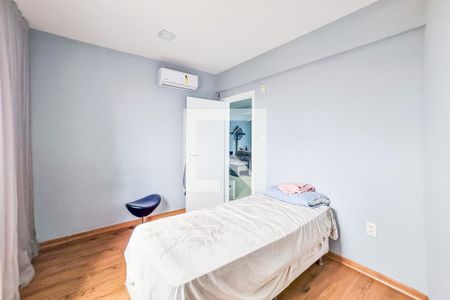 Casa à venda com 330m², 5 quartos e 5 vagas Casa à venda com 330m², 5 quartos e 5 vagasQuarto 1