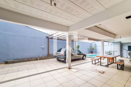 Casa à venda com 330m², 5 quartos e 5 vagas Casa à venda com 330m², 5 quartos e 5 vagasÁrea Externa