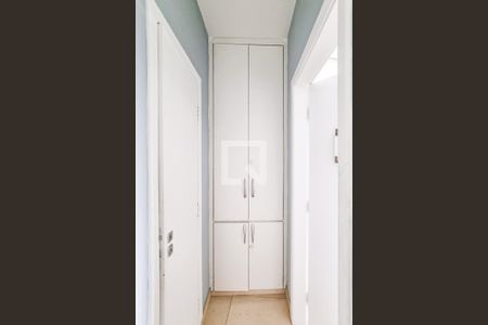 Casa à venda com 330m², 5 quartos e 5 vagas Casa à venda com 330m², 5 quartos e 5 vagasCorredor