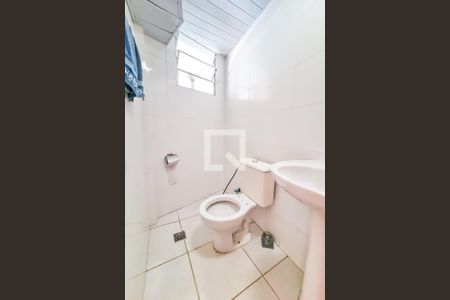 Casa à venda com 330m², 5 quartos e 5 vagas Casa à venda com 330m², 5 quartos e 5 vagasBanheiro de Serviço