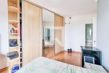 Casa à venda com 330m², 5 quartos e 5 vagas Casa à venda com 330m², 5 quartos e 5 vagasSuíte